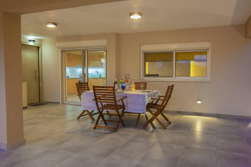House On The Beach ซาลามีส ภายนอก รูปภาพ