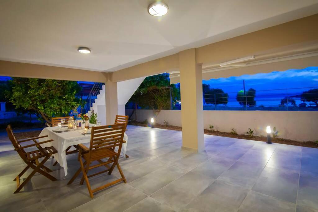 House On The Beach ซาลามีส ภายนอก รูปภาพ